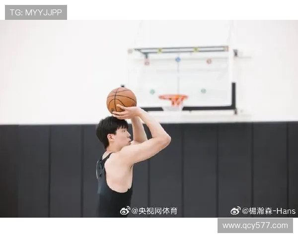 杨瀚森谈适应快节奏比赛强调训练提升并聚焦内线防守篮下冲击
